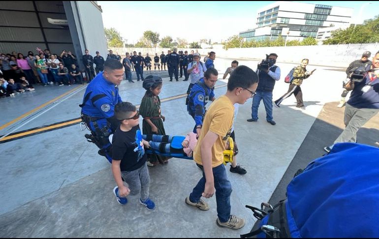 Policía de Zapopan celebran el Día del Niño (FOTOS)