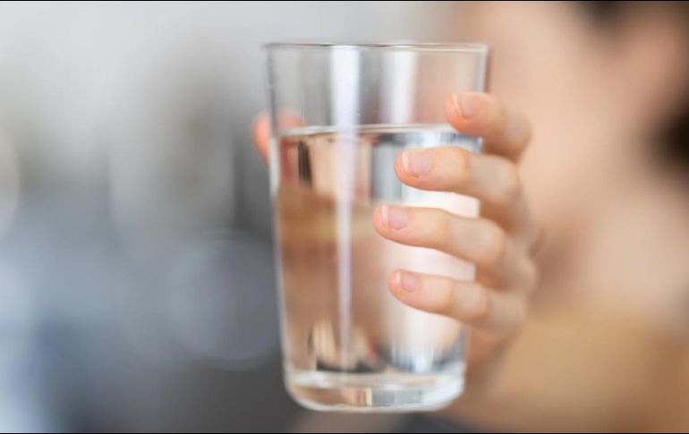 En esta temporada de calor se debe consumir más agua. ESPECIAL