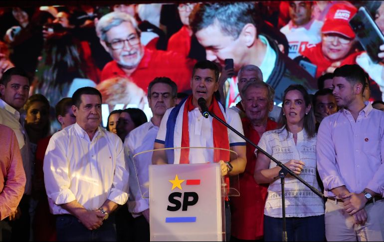 Tras ganar la elección, Santiago Peña convocó a la unidad. EFE/Raúl Martínez