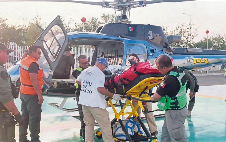 El helicóptero Zeus, de la Comisaría de Guadalajara, participó en el traslado de las víctimas del accidente ocurrido en Nayarit, para que pudieran ser atendidas en la Zona Metropolitana de Guadalajara. ESPECIAL