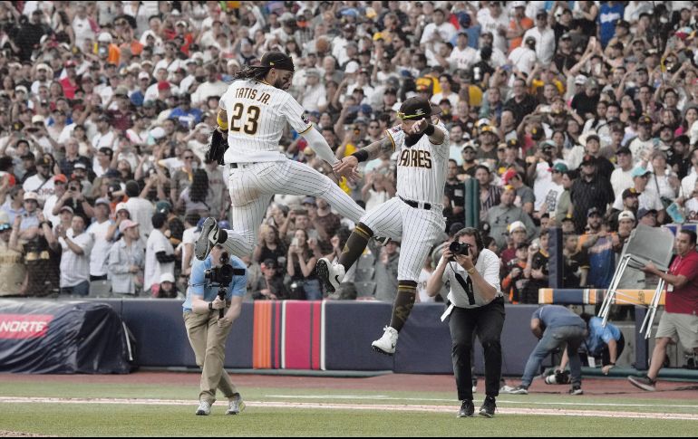 Los Padres de San Diego se llevaron los dos juegos de MLB disputados en México. AP