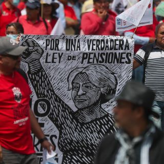 Sindicatos independientes marchan en CDMX entre exigencias laborales