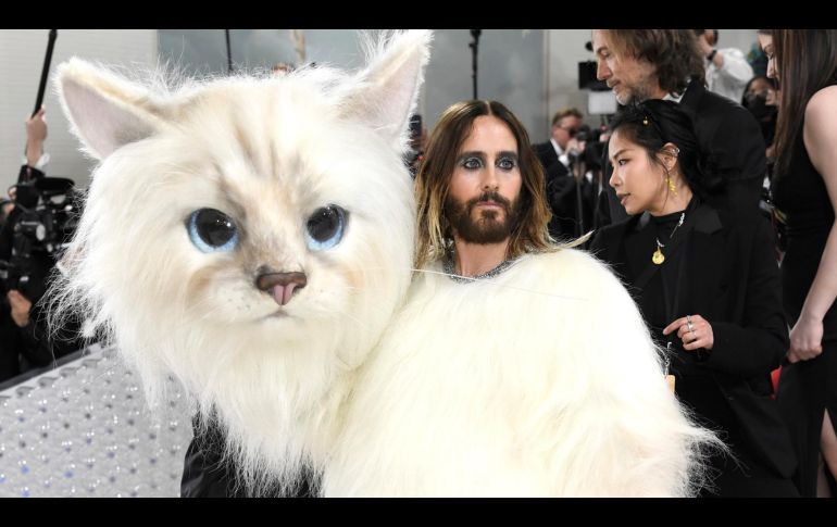 El actor Jared Leto decidió rendir homenaje al famoso gato de Karl Lagerfeld 