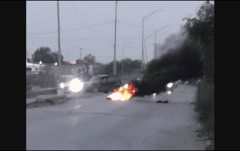 Una tensa situación se vive en Matamoros, Tamaulipas, ya que nuevamente se registraron bloqueos y ponchallantas en diversas calles de la ciudad. TWITTER / @CODIGO_NEGROMX