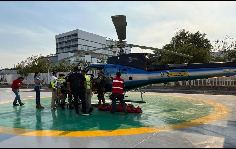 La Secretaría de Salud Jalisco informó que la cifra de personas lesionadas por la volcadura subió a 37, de las cuales 10 fueron consideradas como “urgencias graves”. ESPECIAL/SAMU Jalisco