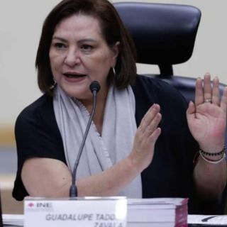Presidenta del INE renuncia a casi 60 mil pesos de su sueldo mensual