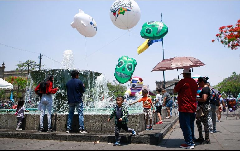 La mayoría de los entrevistados dijo que el segundo día de descanso lo usarían para pasar más tiempo o pasear con la familia. EL INFORMADOR
