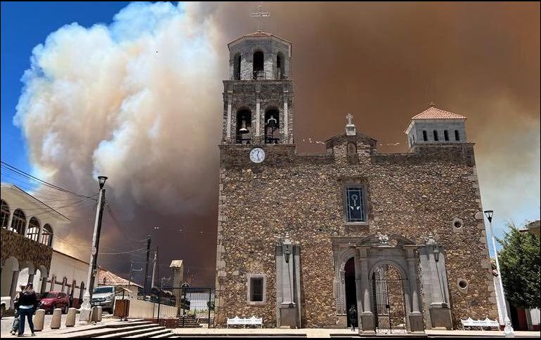 El incendio de Atemajac de Brizuela es combatido por más de 200 elementos. ESPECIAL