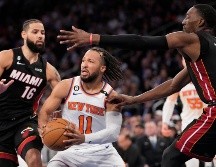 Jalen Brunson anotó 30 puntos y lavó sus errores en el primer juego. AP/M. Altaffer