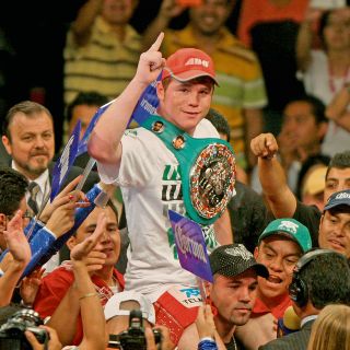 Canelo Álvarez no olvida sus raíces jaliscienses