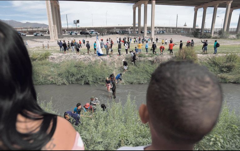 Autoridades de Estados Unidos refuerzan sus fronteras ante la posible oleada de migrantes. EL INFORMADOR/ Archivo