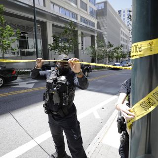 Muere una persona al ser baleada en un edificio de Atlanta