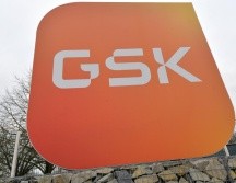 La FDA le pidió a GSK que continúe realizando estudios para monitorear riesgos. AFP