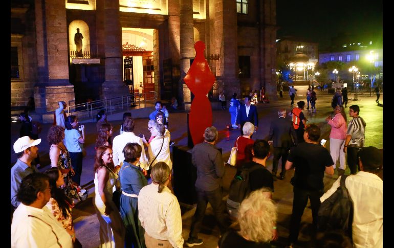 Previo al acto protocolario en Teatro Degollado, se realizó un recorrido al que acudieron organizadores del FCM, artistas cuyas obras participan en la ruta, medios de comunicación y personalidades invitadas de la sociedad y la cultura de Jalisco. EL INFORMADOR / C. Zepeda