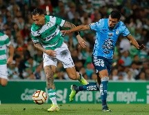 Javier Correa (Santos) y Gustavo Cabral (Pachuca), durante el partido de la jornada 14 del Clausura 2023. IMAGO 7