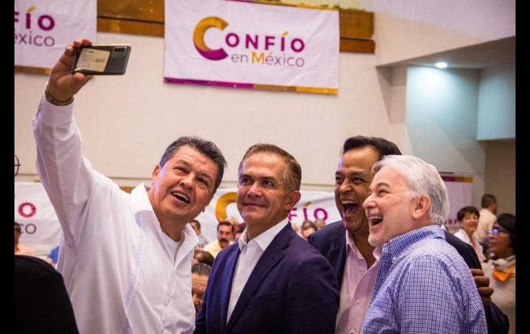En el acto concon Mancera y Cosío, estuvo presente el ex gobernador de Jalisco, Emilio González Márquez. ESPECIAL