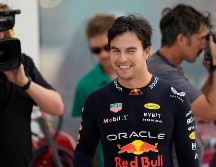 Sergio “Checo” Pérez se mostró contento tras lograr la pole position. AP/Rebecca Blackwell