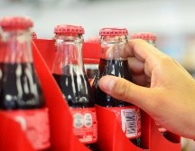 A pesar de que la Coca Cola sí cumple con los parámetros mostrados en su etiquetado al consumidor, no es recomendable beberla en exceso. EL INFORMADOR/ARCHIVO