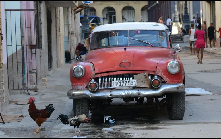 Envejecido parque automotor: En Cuba transitan coches con más de 50 años de antigüedad. Imagen de archivo. ESPECIAL/Unsplash