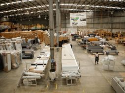 De establecerse los dos días de descanso obligatorios, ningún empleador puede reducir el sueldo a sus empleados de manera automática ni sin un previo aviso. EL INFORMADOR/ARCHIVO