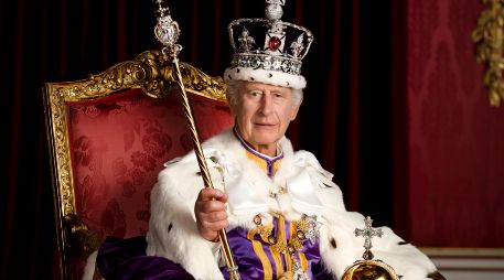 De acuerdo con los astros, Carlos III, recientemente coronado este sábado, “queda loco, con problemas mentales o psiquiátricos” durante su reinado. AP/H. Burnand