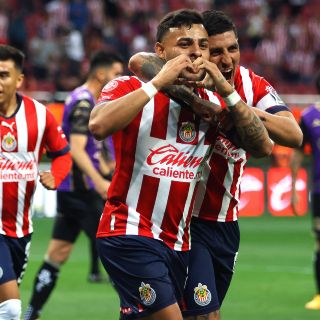 Chivas festeja 117 años en lo alto