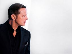 La venta general para todas las tarjetas de crédito y débito comenzó hoy en punto de las 15:00 horas por lo que miles de personas hacen fila para conseguir boletos. ESPECIAL / Luis Miguel