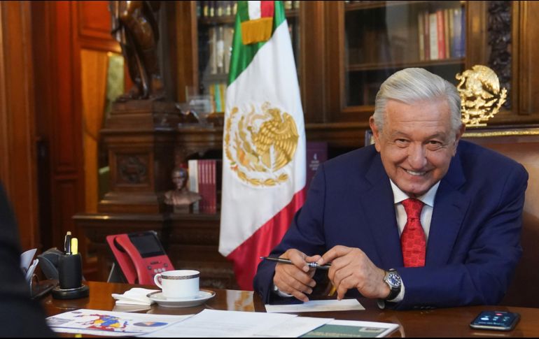 El Presidente López Obrador no perdió la oportunidad de felicitar a las madres en su día. EFE/Presidencia de México