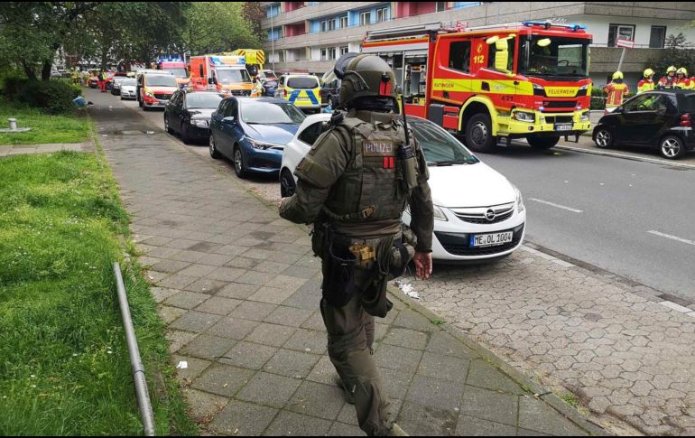 Diez bomberos y dos policías resultaron heridos por el estallido. AP/D. Young