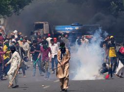 Los disturbios causaron al menos ocho muertos y cientos de heridos, además de más de mil 600 arrestados. AP/K. Chaudary