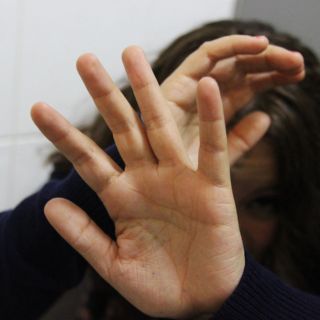 Hombre rocía a su esposa con alcohol y le prende fuego en Sinaloa