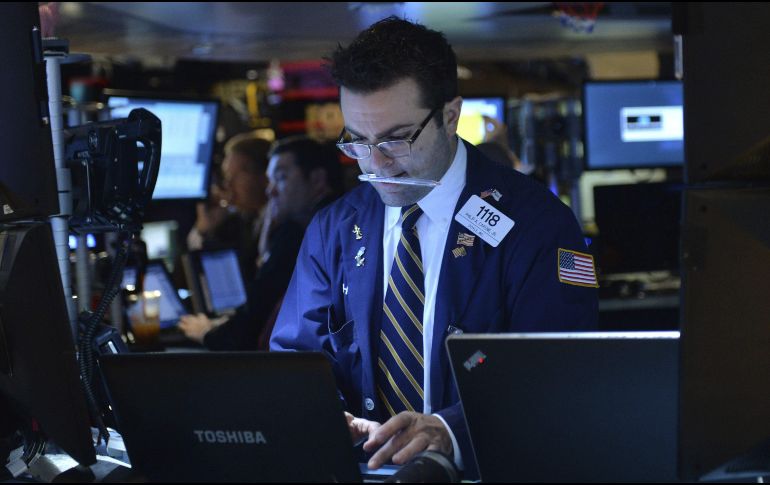 Todos los sectores amanecían en verde y las mayores ganancias eran para el de servicios públicos y el energético. EFE/ARCHIVO