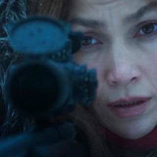 "Soy una asesina, pero también soy una madre": la película de JLo que arrasa en Netflix
