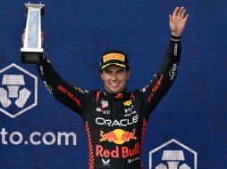 Actualmente, Checo Pérez ocupa el segundo lugar en la tabla de posiciones del campeonato mundial de pilotos, por debajo de Max Verstappen. AFP / ARCHIVO