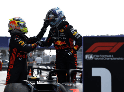 No es secreto que existe una creciente rivalidad entre Sergio Pérez y Max Verstappen, pues en los últimos meses, los pilotos de la escudería de Red Bull han tenido notables diferencias. AFP / ARCHIVO