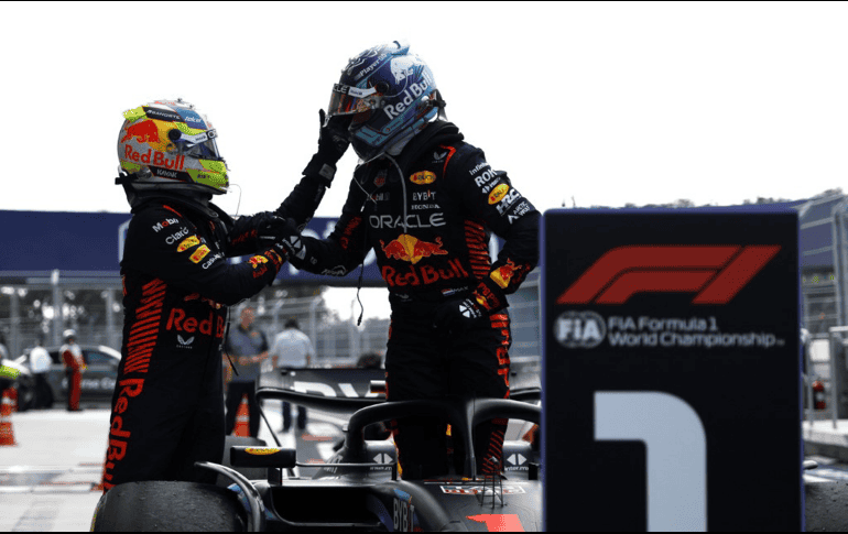 No es secreto que existe una creciente rivalidad entre Sergio Pérez y Max Verstappen, pues en los últimos meses, los pilotos de la escudería de Red Bull han tenido notables diferencias. AFP / ARCHIVO