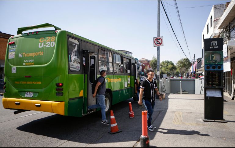 Usuarios del transporte público en Jalisco desconocen el recorrido en tiempo real de las unidades. EL INFORMADOR/ CARLOS ZEPEDA