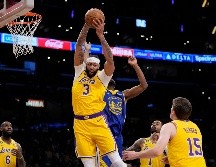 James, Davis (foto) y los Lakers son el primer equipo desde 2014 que elimina a los Warriors de Curry en los playoffs antes de las finales de la NBA. AP/A. Landis