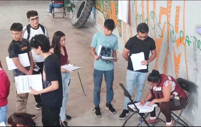 Las Becas se entregan a los jóvenes estudiantes de preparatoria y universidad. EL INFORMADOR/Archivo