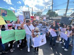 Amigos y vecinos marcharon y gritaron consignas en favor de los desaparecidos de Santa Ana Tepetitlán. EL INFORMADOR/A. Navarro