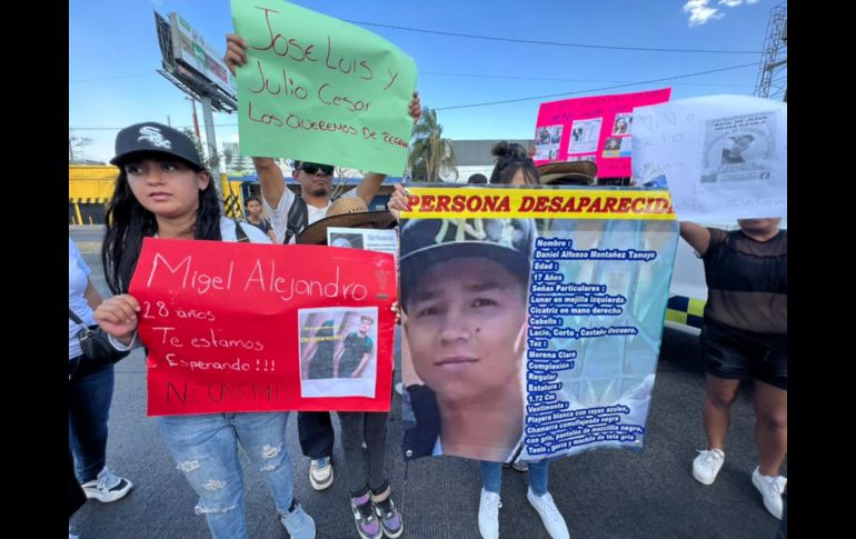 Vecinos de Santa Ana Tepetitlán marchan por los desaparecidos de Zapopan