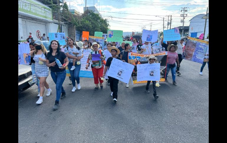 Vecinos de Santa Ana Tepetitlán marchan por los desaparecidos de Zapopan