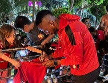 Jugadores de Atlas salieron a escuchar la serena de la Fiel Rojinegra. ESPECIAL/Atlas