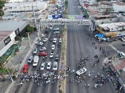 Familiares de desaparecidos critican el trabajo de la Fiscalía. Por eso bloquearon ayer López Mateos, en el cruce de la calle de Santa Ana. EL INFORMADOR/A. Navarro