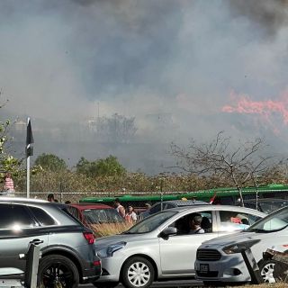 Se registra incendio en alrededores del Estadio previo al Clásico