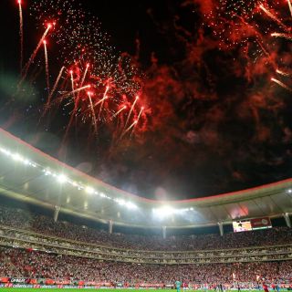 Ambiente 100% rojiblanco en las gradas del Akron