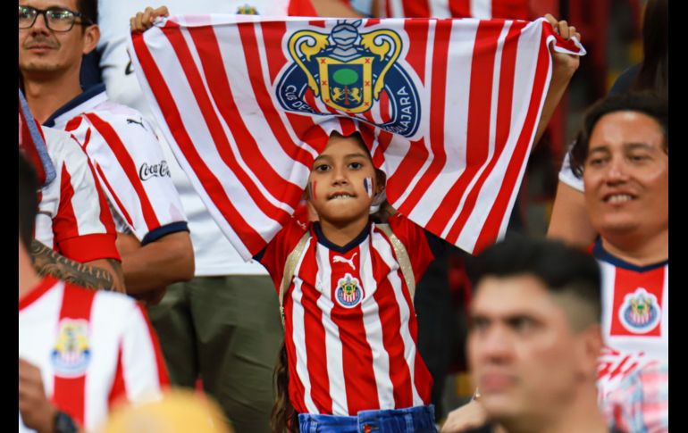 La afición rojiblanca en todo momento estuvo apoyando a su equipo. EL INFORMADOR/C. Zepeda