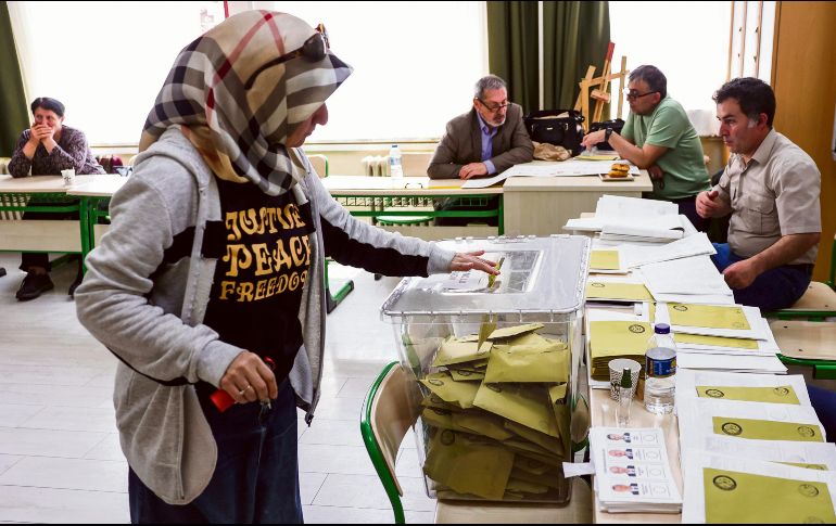 La contienda electoral no tuvo mayores incidentes en las urnas instaladas en todo el país. EFE