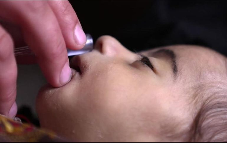 Las madres de los pacientes deben hacer muchas de las labores que corresponderían a las enfermeras, porque los hospitales no tienen suficiente personal.