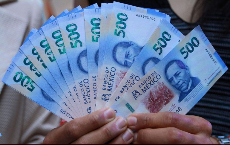 De momento, la fuerza bajista encontró un soporte en los 17.53 pesos. NTX/ARCHIVO